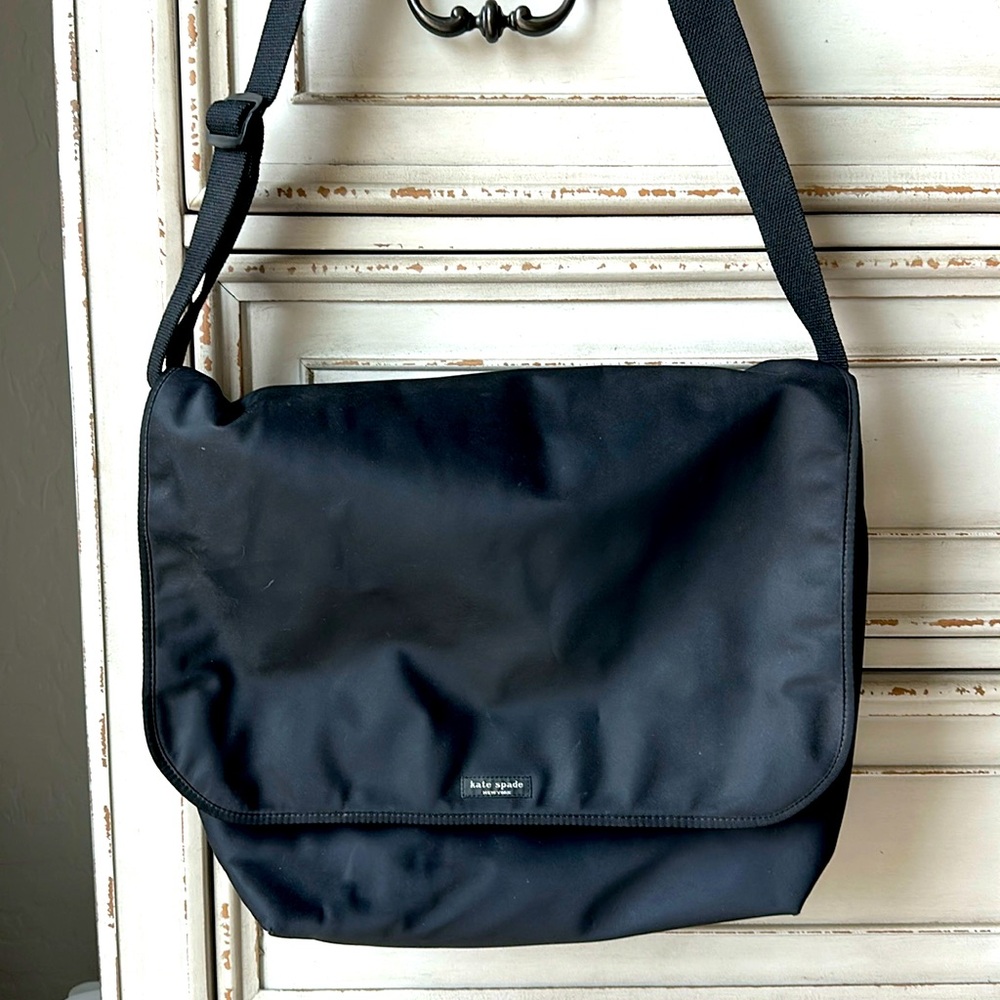 Kate Spade black nylon laptop/tote bag.
Velcro opening. Adjustable strap.